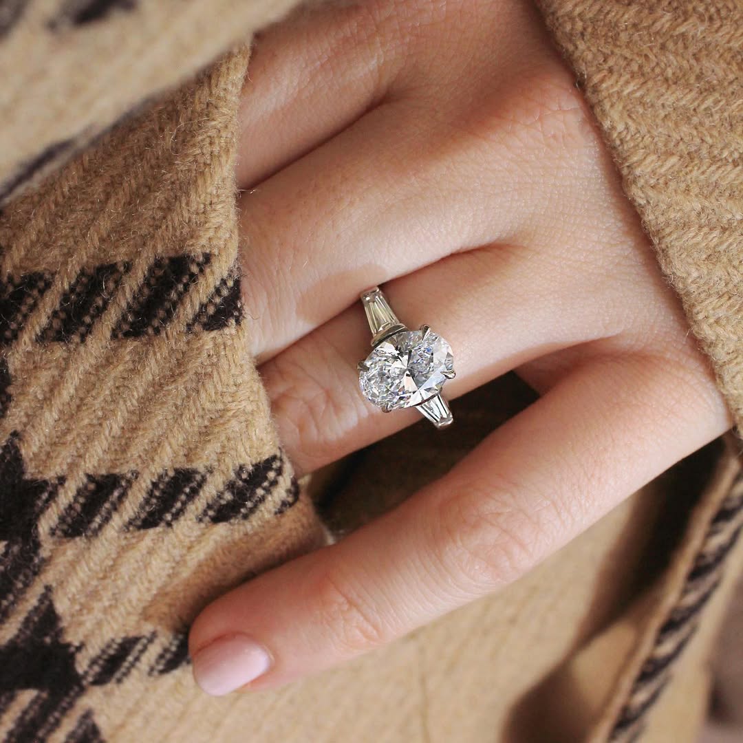 3.0 CT Oval E/VVS2 CVD Diamond Three Stone Style Engagement Ring