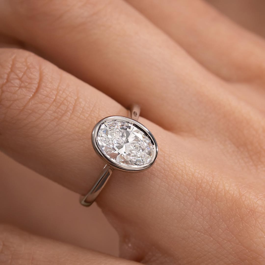 1.50 CT Oval E/VVS2 CVD Diamond Bezel Style Engagement Ring