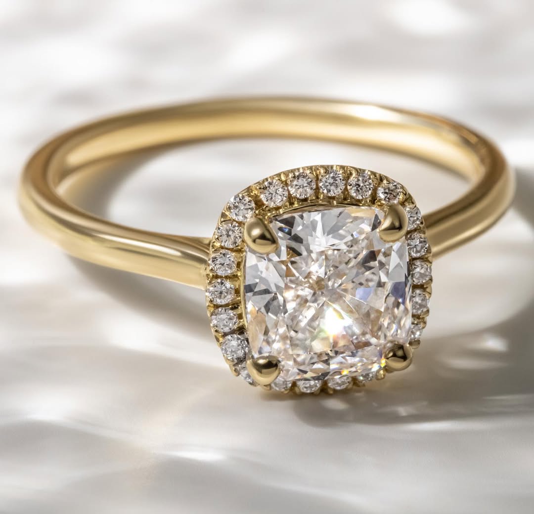 2.0 CT Cushion F/VS2 CVD Diamond Halo Style Engagement Ring