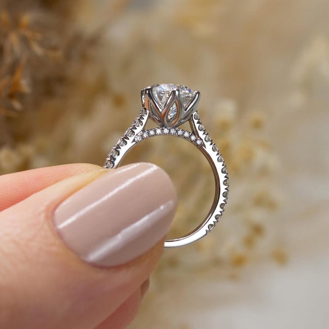 1.5 CT Round E/VS2 CVD Diamond Pave Style Engagement Ring