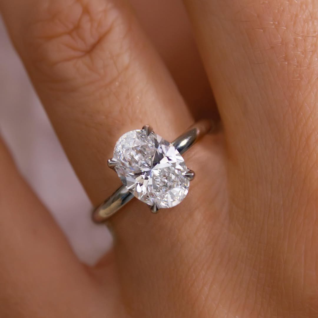 1.56 CT Oval F/VS2 CVD Diamond Solitaire Style Engagement Ring