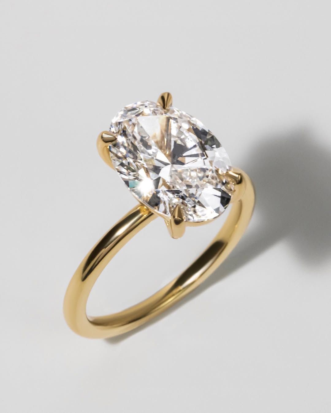 4.05 CT Oval F/VS2 CVD Diamond Solitaire Style Engagement Ring