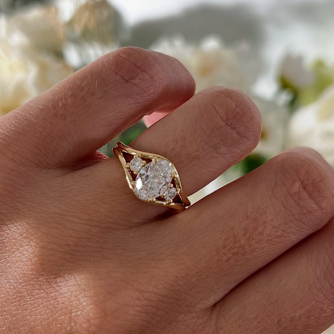 1.50 CT Oval E/VVS2 CVD Diamond Three Stone Style Engagement Ring