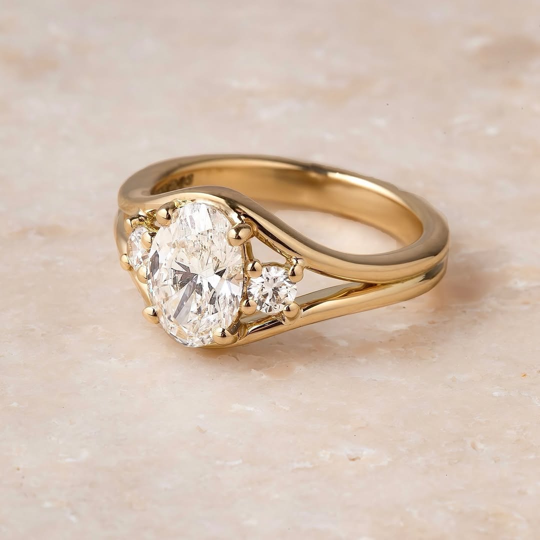 1.50 CT Oval E/VVS2 CVD Diamond Three Stone Style Engagement Ring