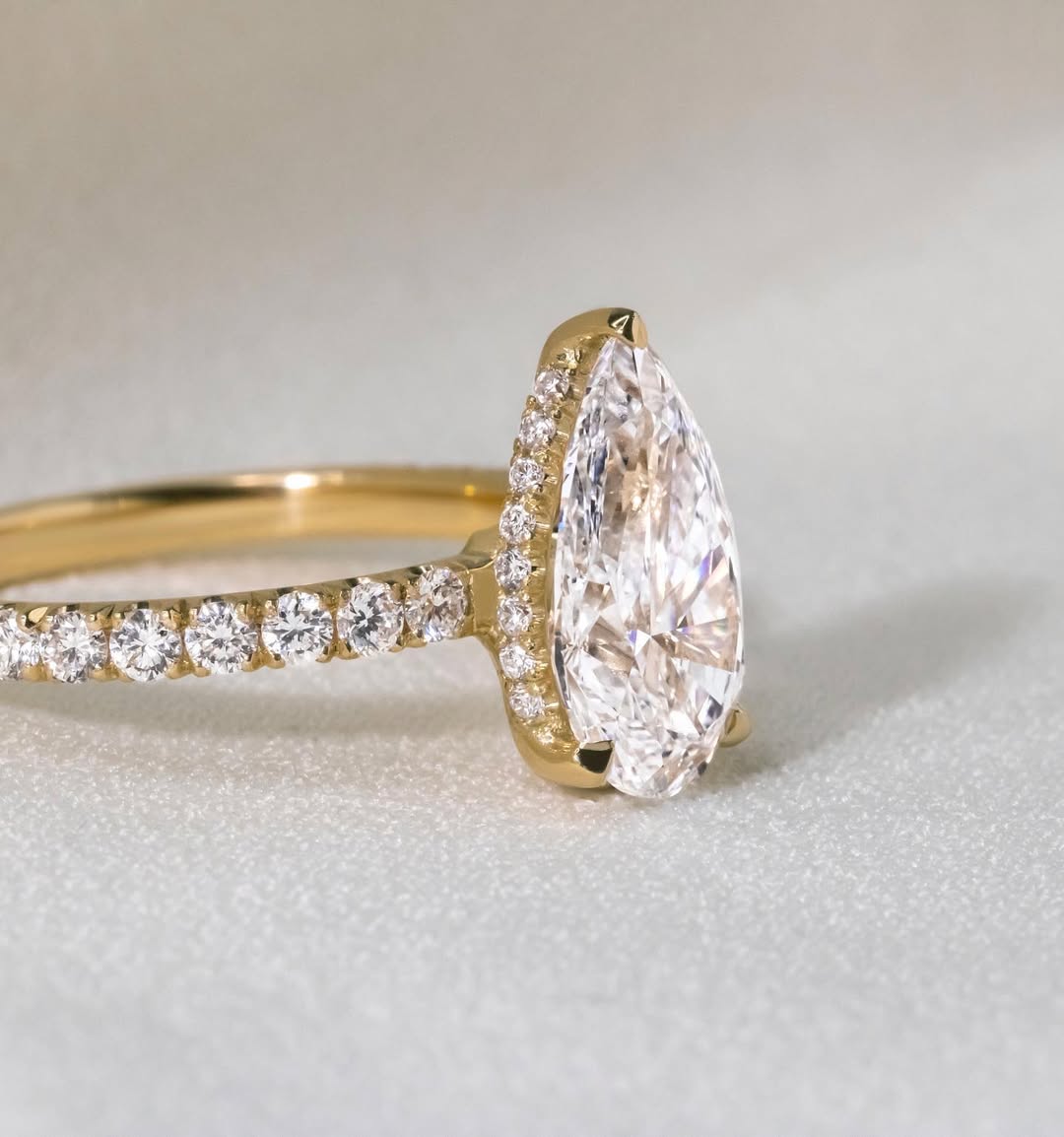 2.50 CT Pear E/VVS2 CVD Diamond Pave Style Engagement Ring