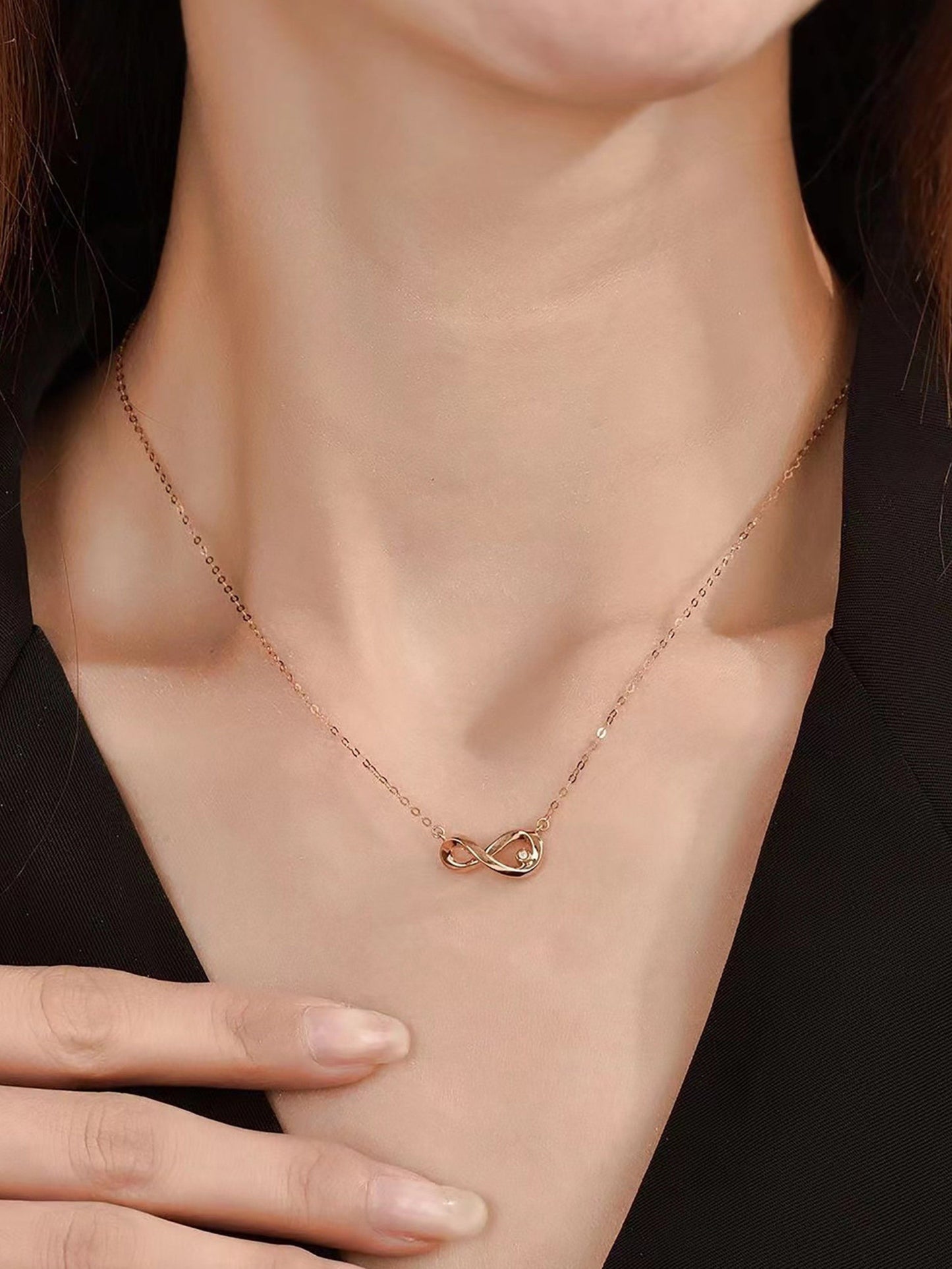 Quinn- 0.10 CT Round Infinity Moissanite Necklace