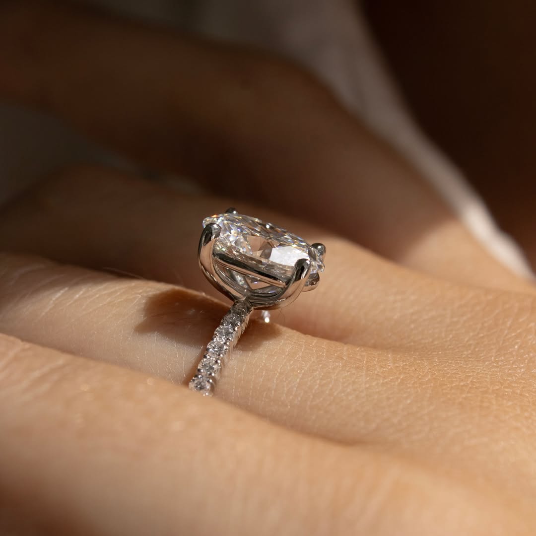 2.20 CT Oval D/VS1 CVD Diamond Pave Style Engagement Ring