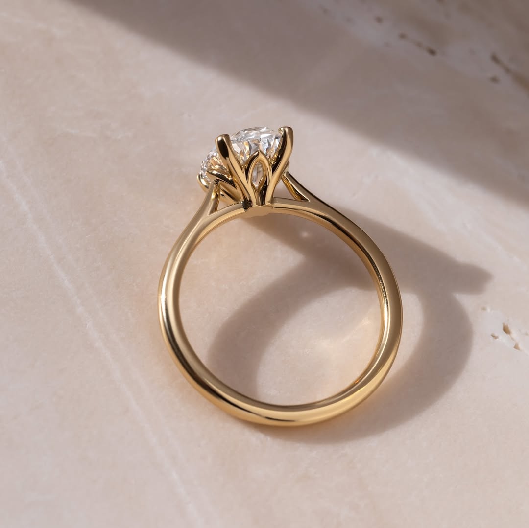 2.50 CT Oval E/VS2 CVD Diamond Cathredal Style Engagement Ring