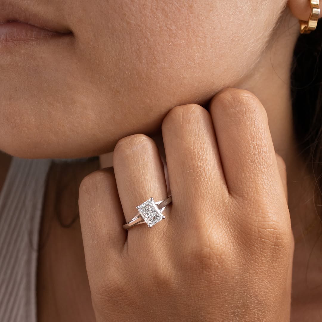 2.0 CT Radiant E/VS1 CVD Diamond Unique Style Engagement Ring