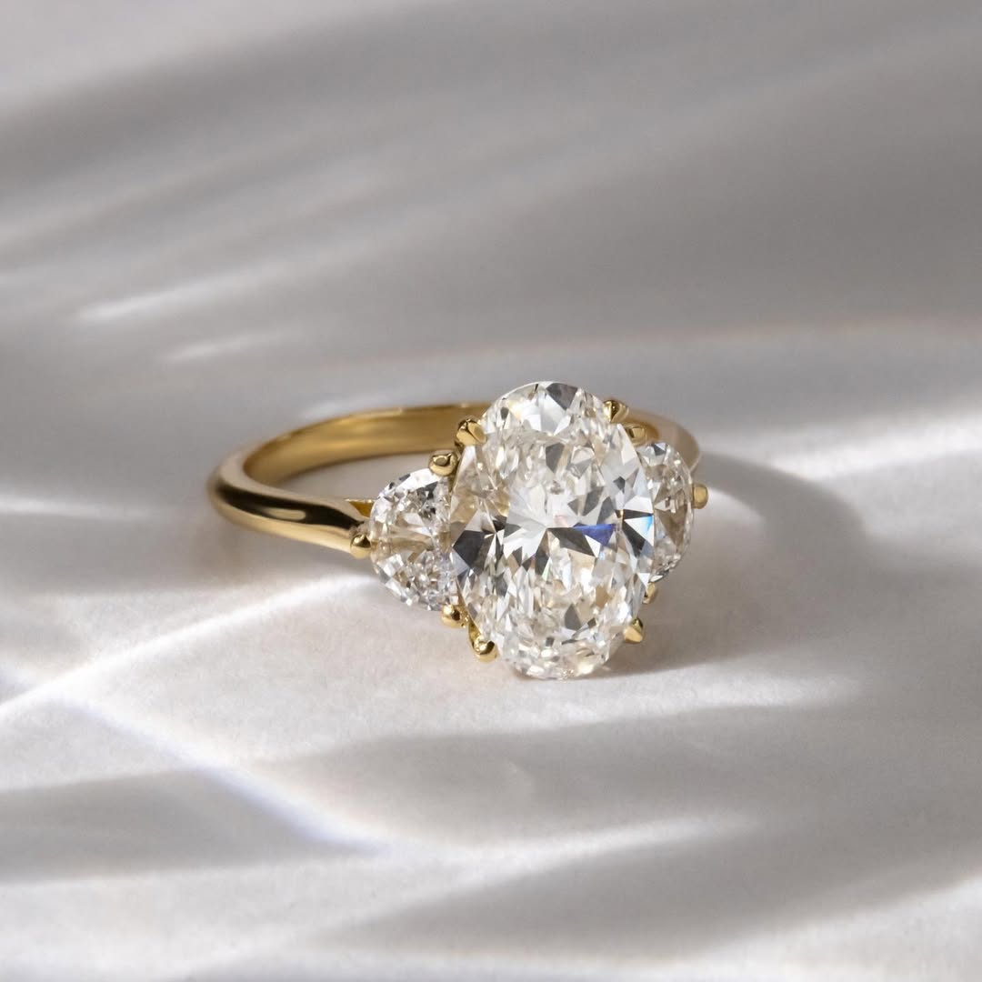 2.50 CT Oval F/VS2 CVD Diamond Three Stone Style Engagement Ring