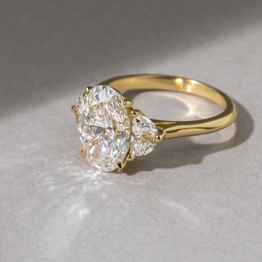 2.50 CT Oval F/VS2 CVD Diamond Three Stone Style Engagement Ring