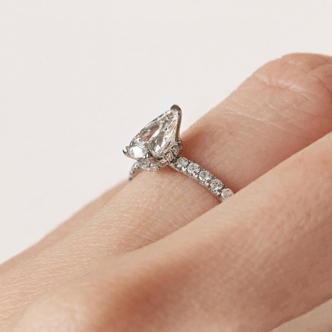 1.0 CT Pear E/VS1 CVD Diamond Pave Style Engagement Ring