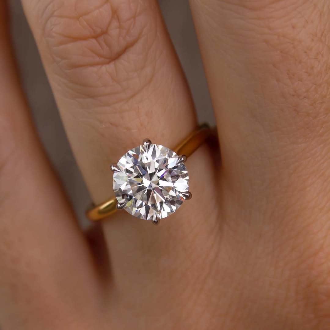 1.0 CT Round F/VS2 CVD Diamond Cathedral Style Engagement Ring