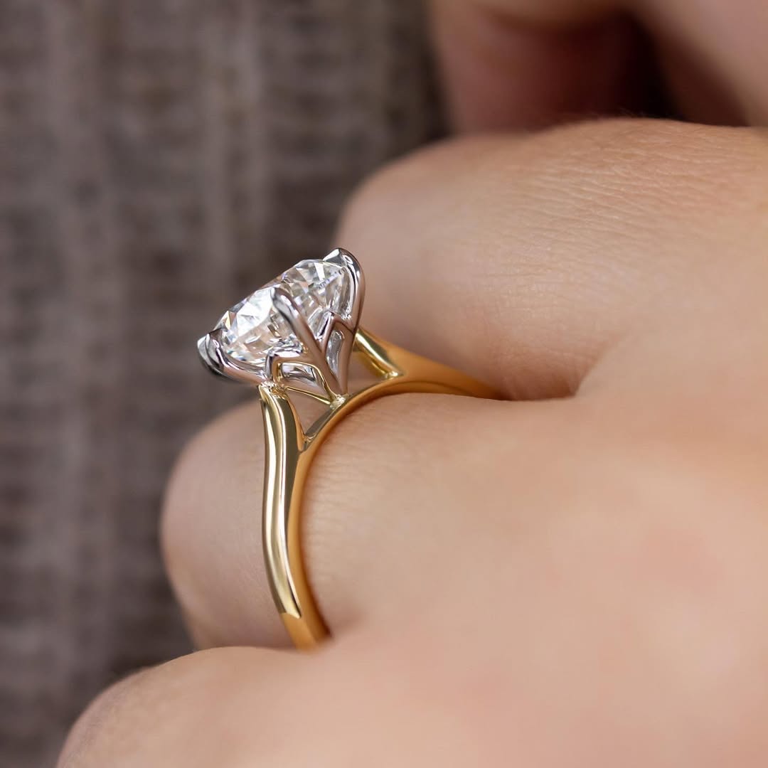 1.0 CT Round F/VS2 CVD Diamond Cathedral Style Engagement Ring