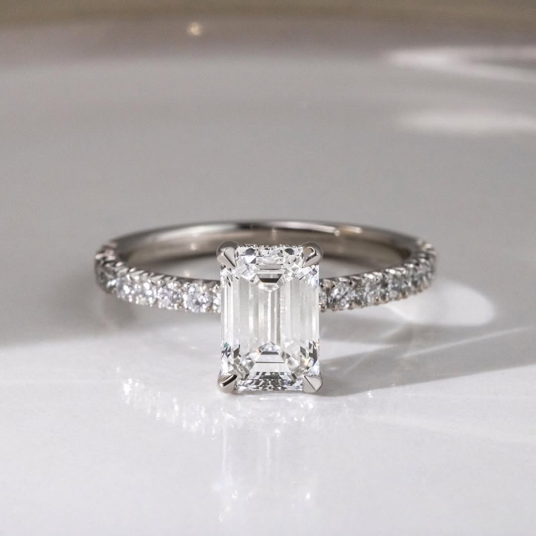 1.70 CT Emerald F/VS2 CVD Diamond Pave Style Engagement Ring