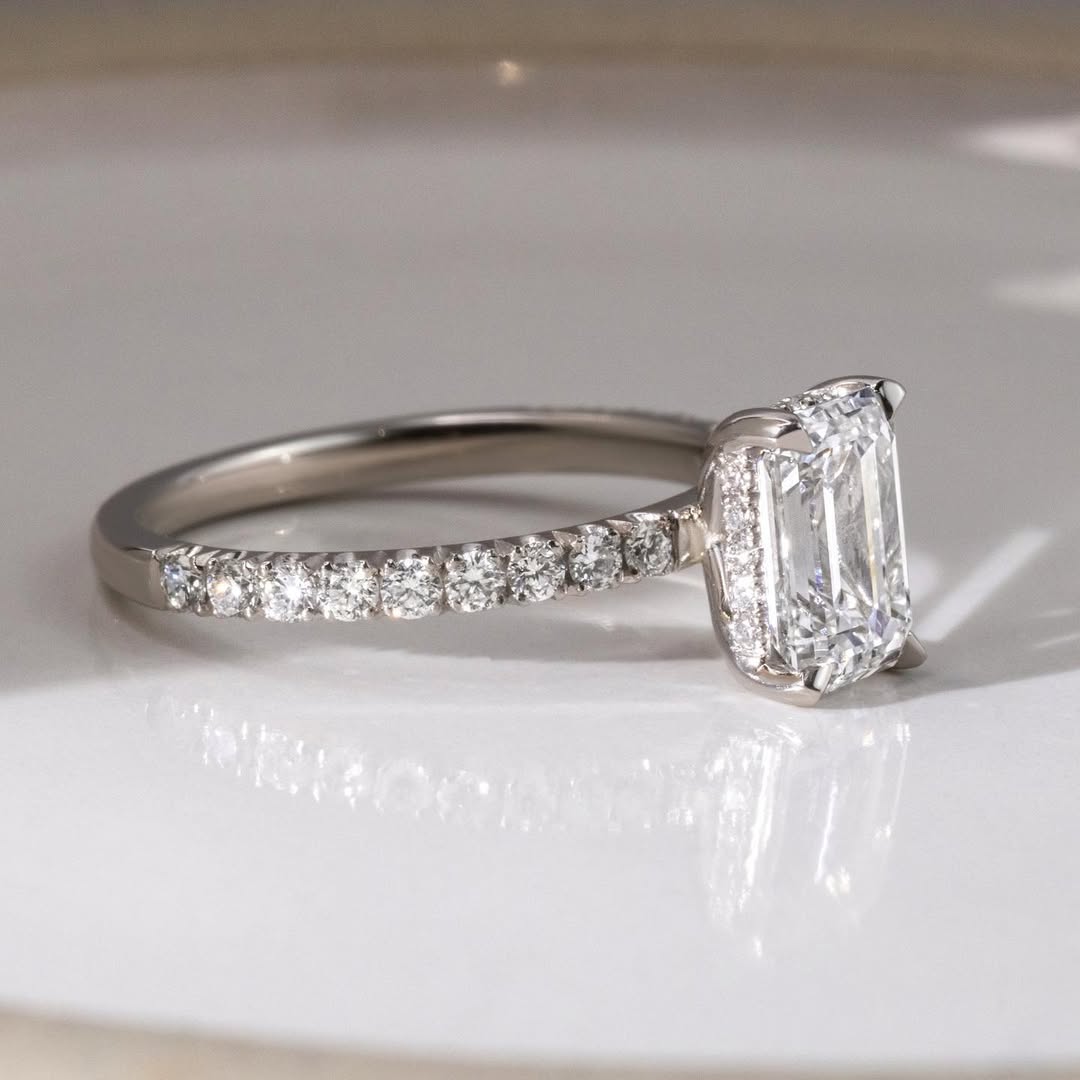 1.70 CT Emerald F/VS2 CVD Diamond Pave Style Engagement Ring