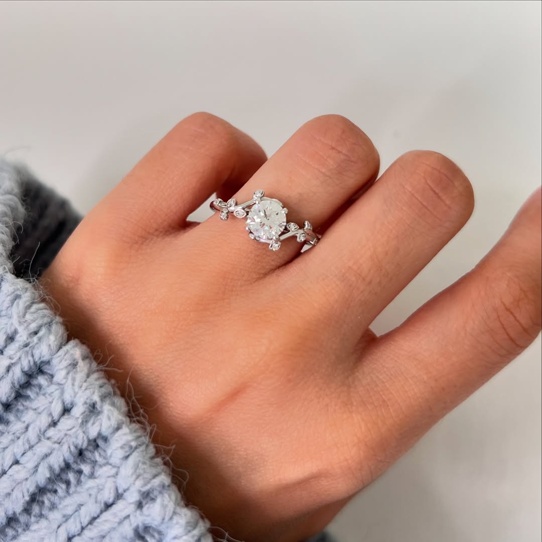 1.0 CT Round D/VS2 CVD Diamond Vintage Style Engagement Ring