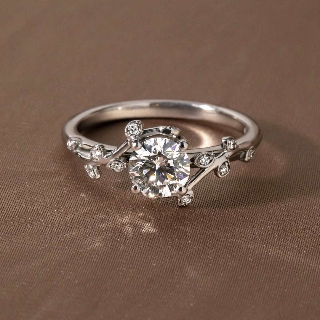 1.0 CT Round D/VS2 CVD Diamond Vintage Style Engagement Ring