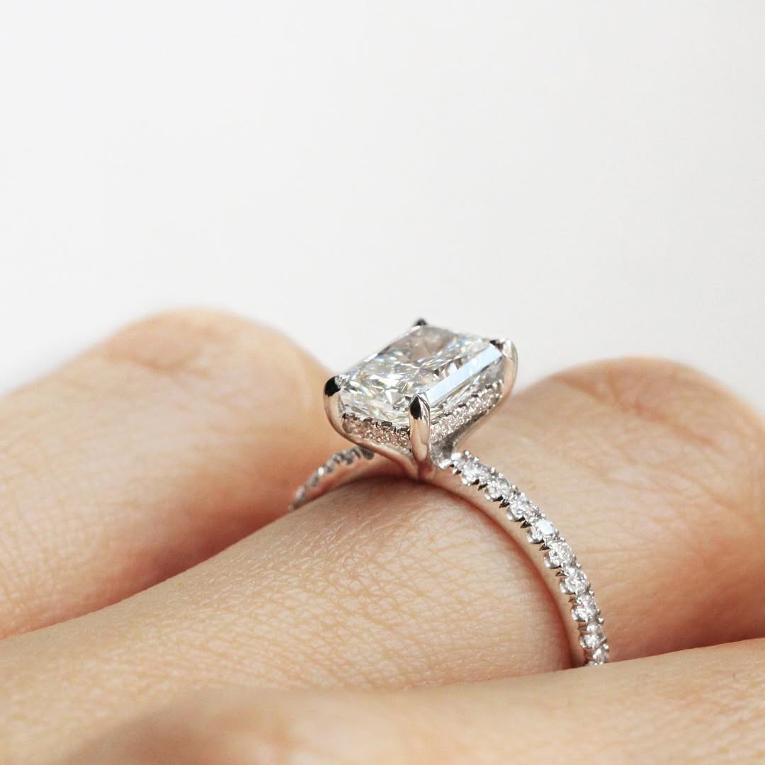 2.0 CT Radiant F/VS1 CVD Diamond Pave Style Engagement Ring