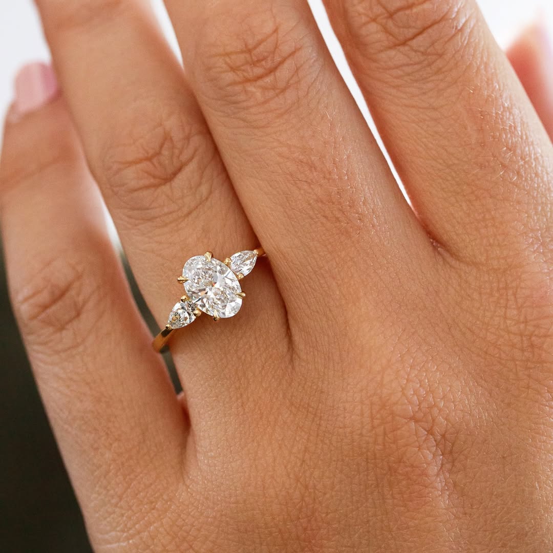 1.30 CT Oval E/VS1 CVD Diamond Three Stone Style Engagement Ring