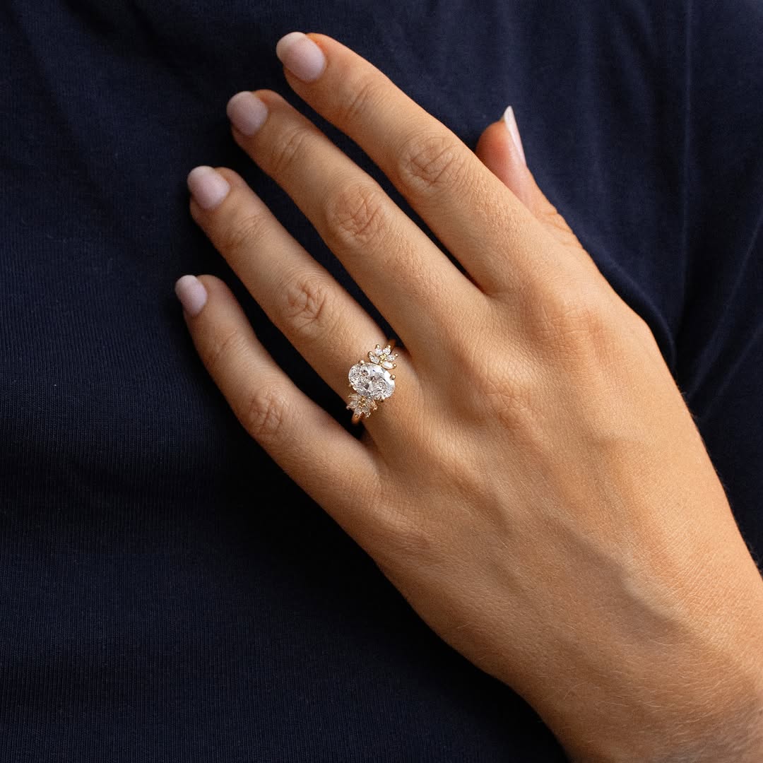 2.0 CT Oval G/VS1 CVD Diamond Cluster Style Engagement Ring