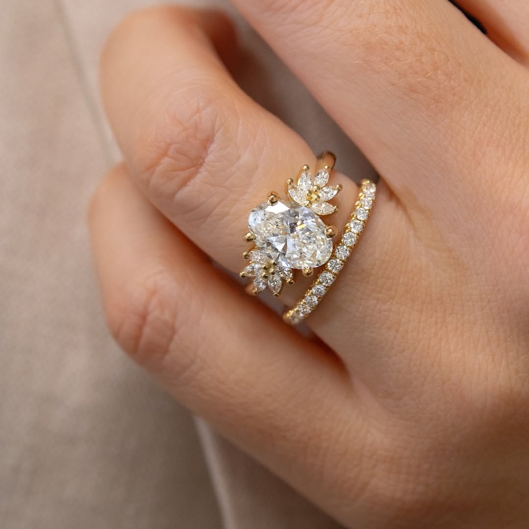 2.0 CT Oval G/VS1 CVD Diamond Cluster Style Engagement Ring