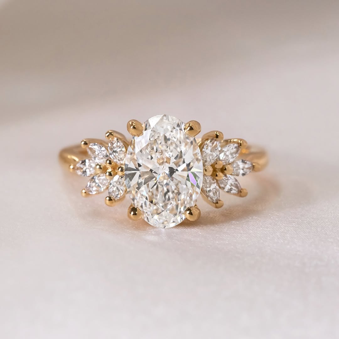 2.0 CT Oval G/VS1 CVD Diamond Cluster Style Engagement Ring