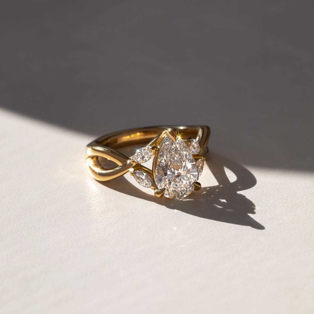 1.20 CT Pear D/VS1 CVD Diamond Cross Over Style Engagement Ring