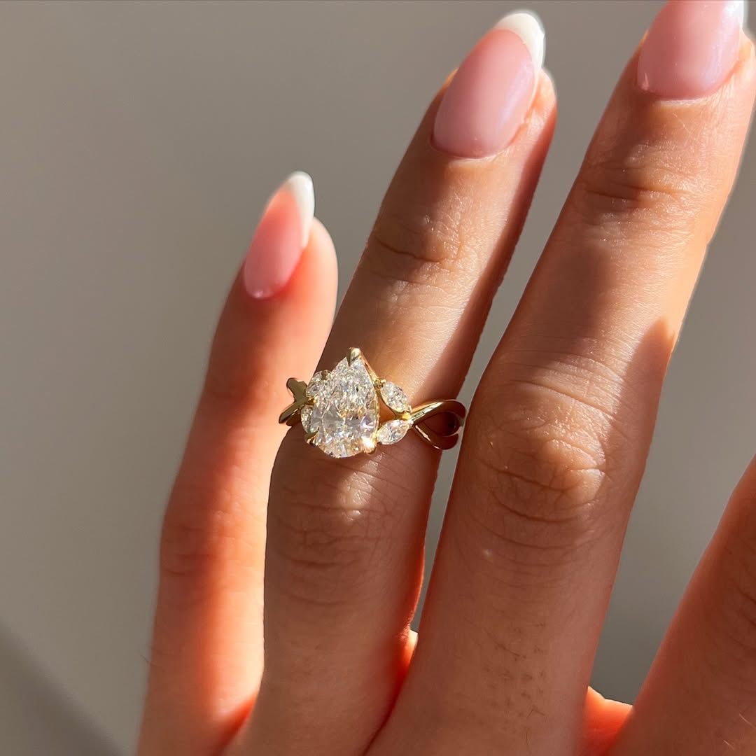 1.20 CT Pear D/VS1 CVD Diamond Cross Over Style Engagement Ring
