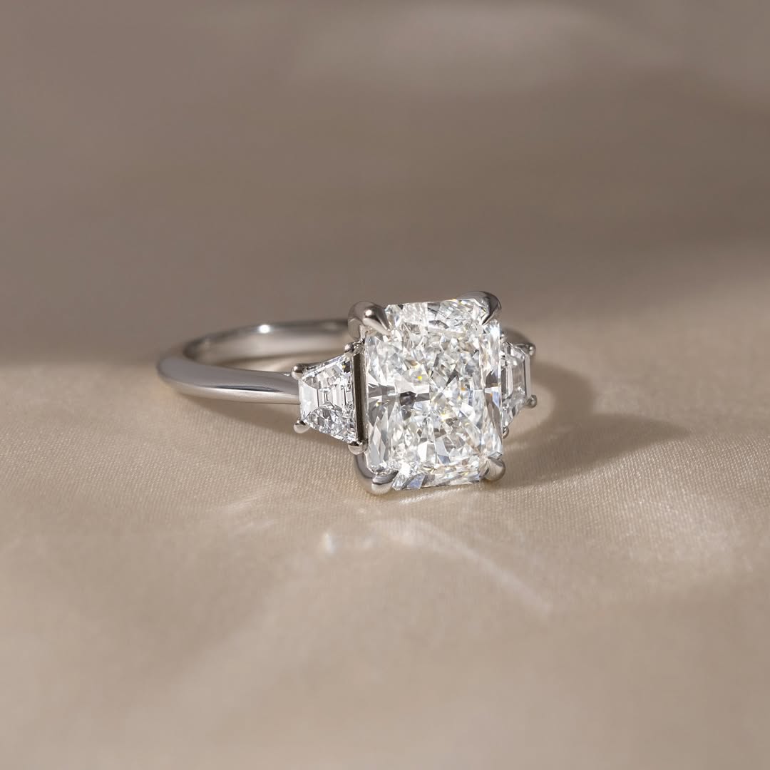 3.0 CT Radiant E/VVS1 CVD Diamond Three Stone Style Engagement Ring