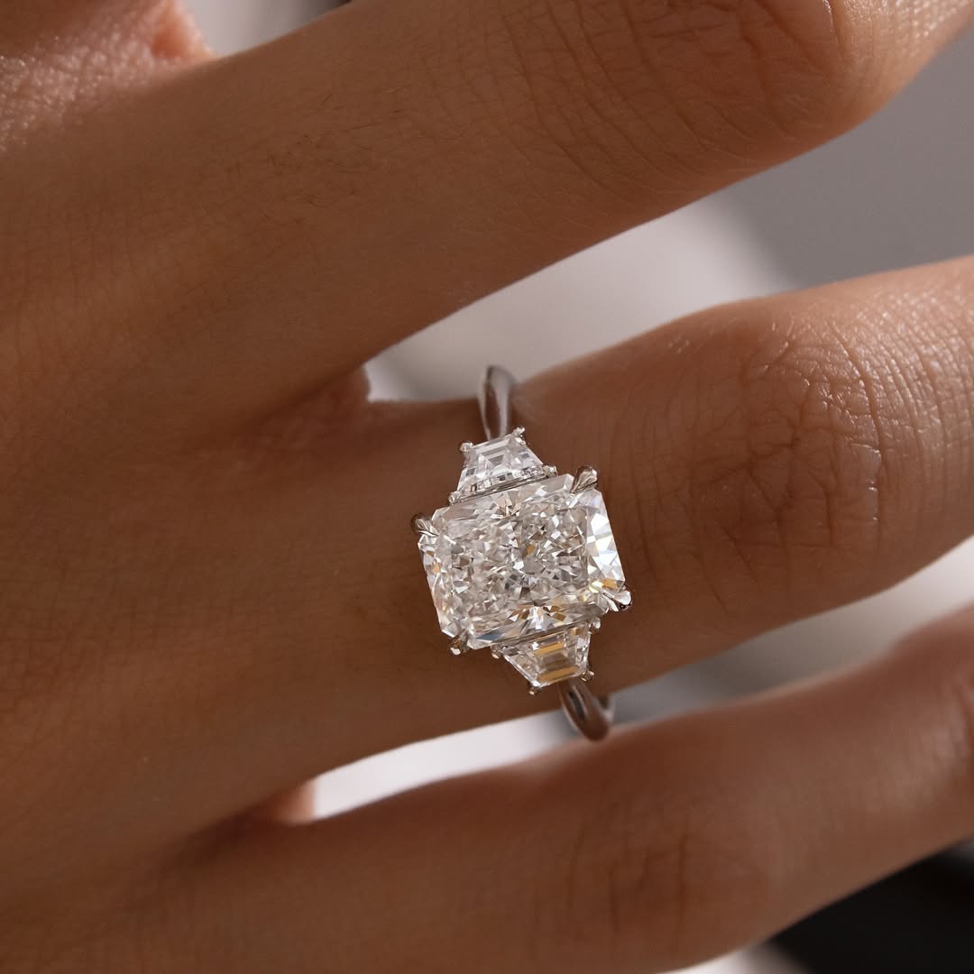 3.0 CT Radiant E/VVS1 CVD Diamond Three Stone Style Engagement Ring