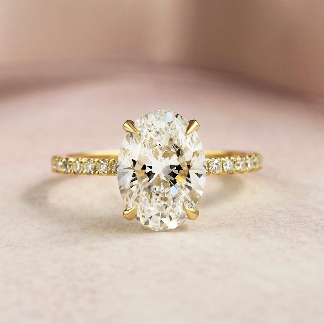 3.0 CT Oval G/VS1 CVD Diamond Pave Style Engagement Ring