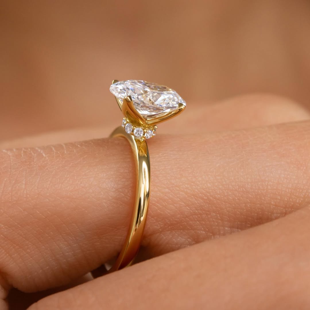 2.0 CT Oval E/VS2 CVD Diamond Hidden Halo Style Engagement Ring