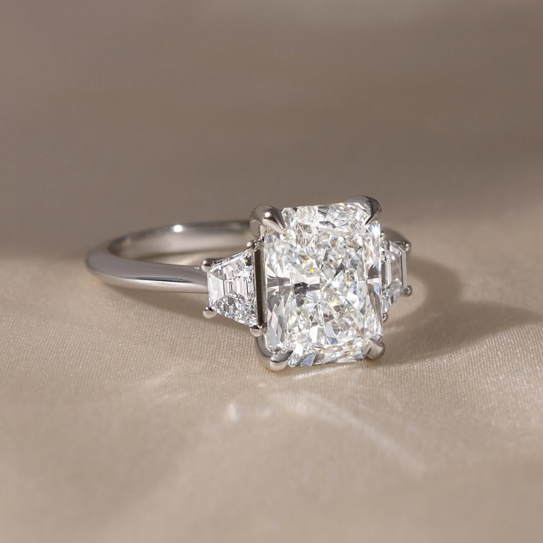 3.0 CT Radiant F/VS2 CVD Diamond Three Stone Style Engagement Ring