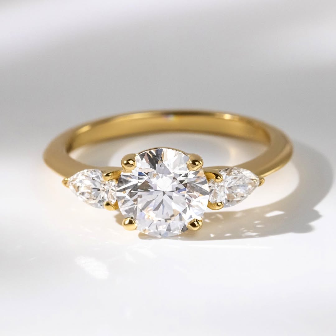 1.0 CT Round F/VS2 CVD Diamond Three Stone Style Engagement Ring