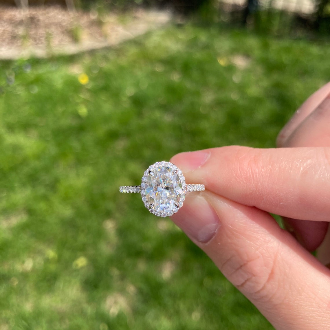 Linda- 3.0 CT Oval Halo Moissanite Ring