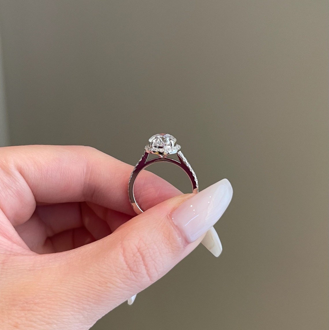 Linda- 3.0 CT Oval Halo Moissanite Ring