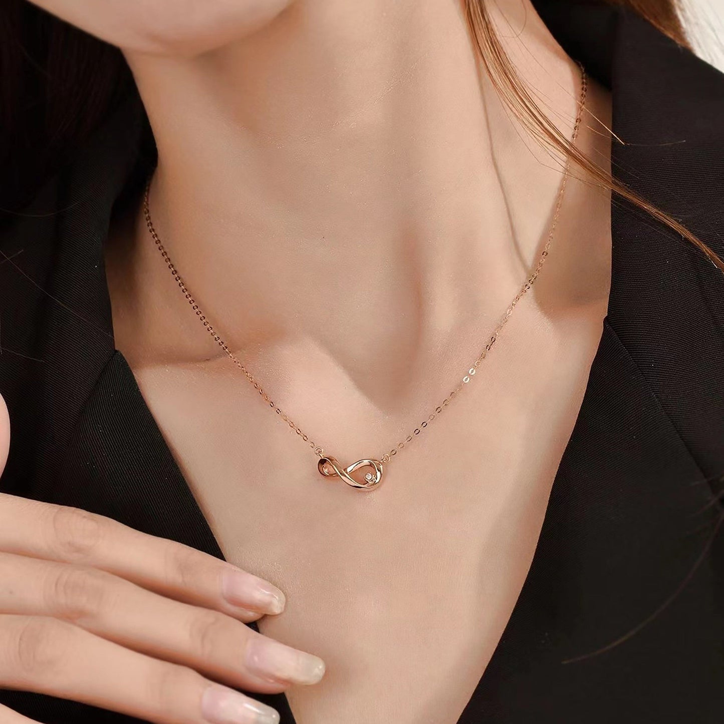 Quinn- 0.10 CT Round Infinity Moissanite Necklace