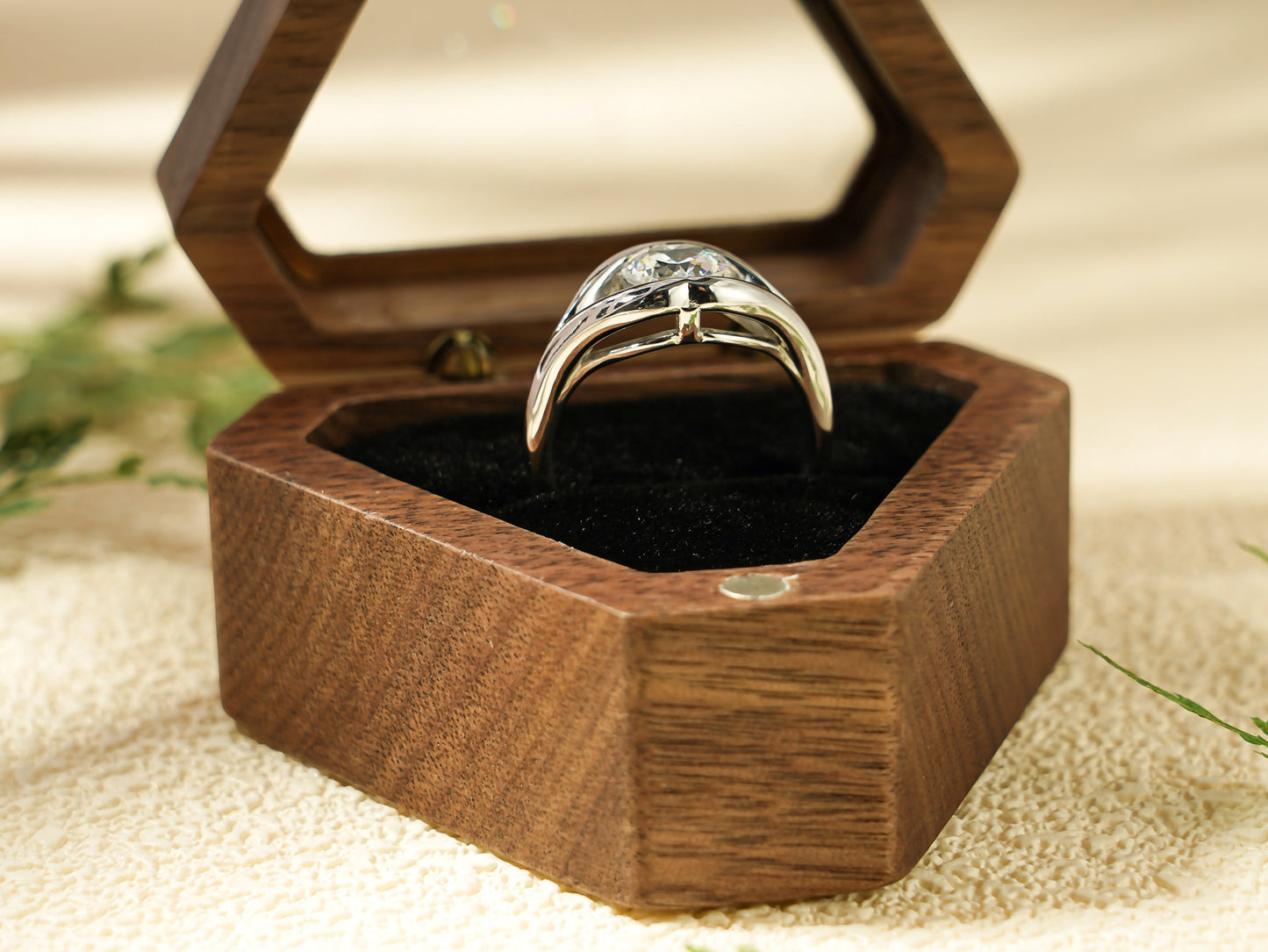 2.0 CT Heart Cut Unique Open Mouth Moissanite Engagement Ring