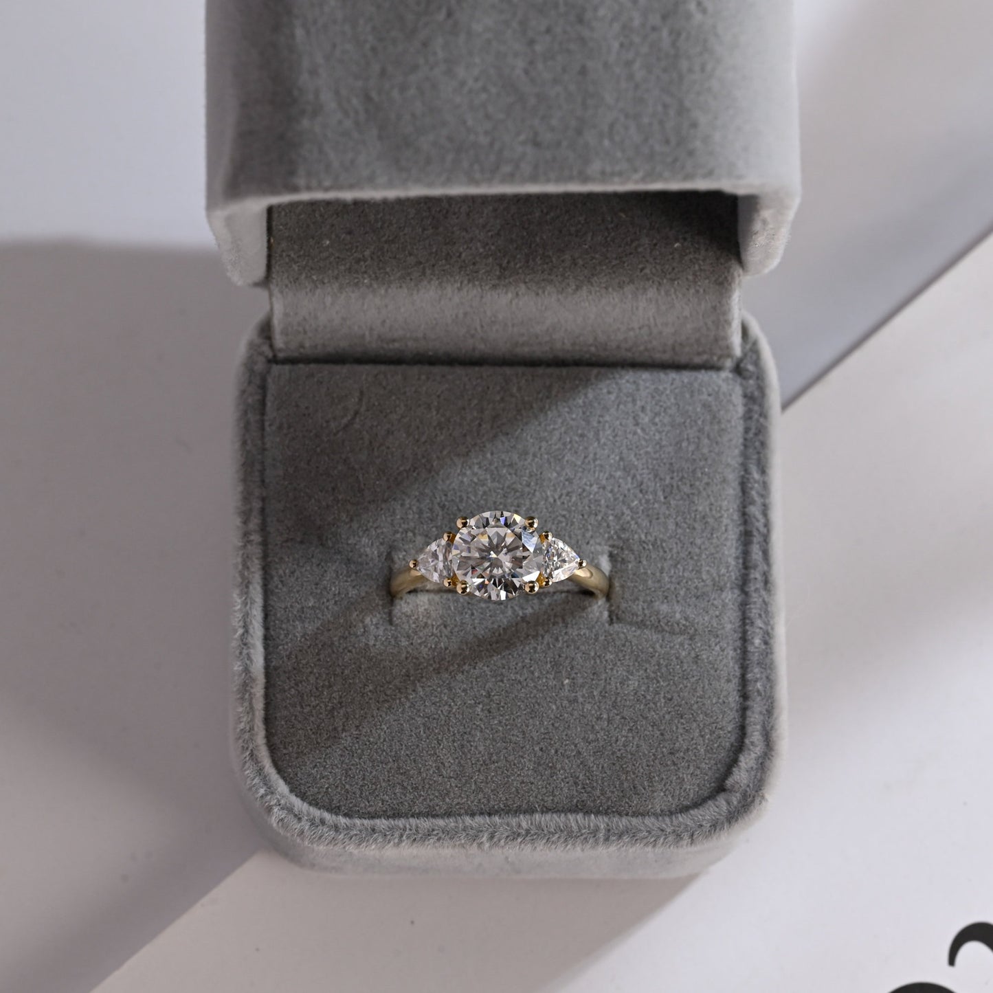 1.0 CT Round Cut Three Stone Moissanite Engagement Ring