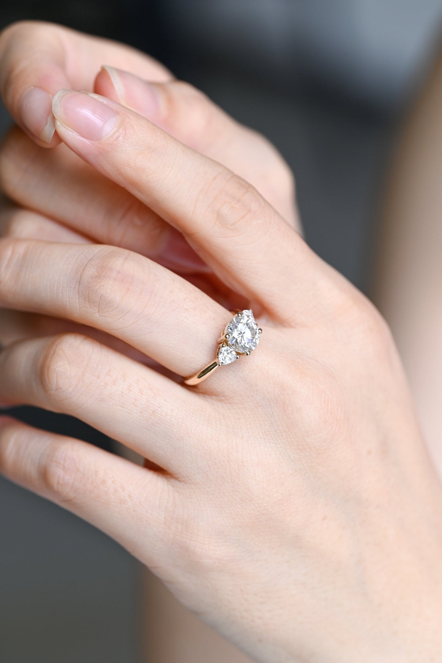 1.0 CT Round Cut Three Stone Moissanite Engagement Ring