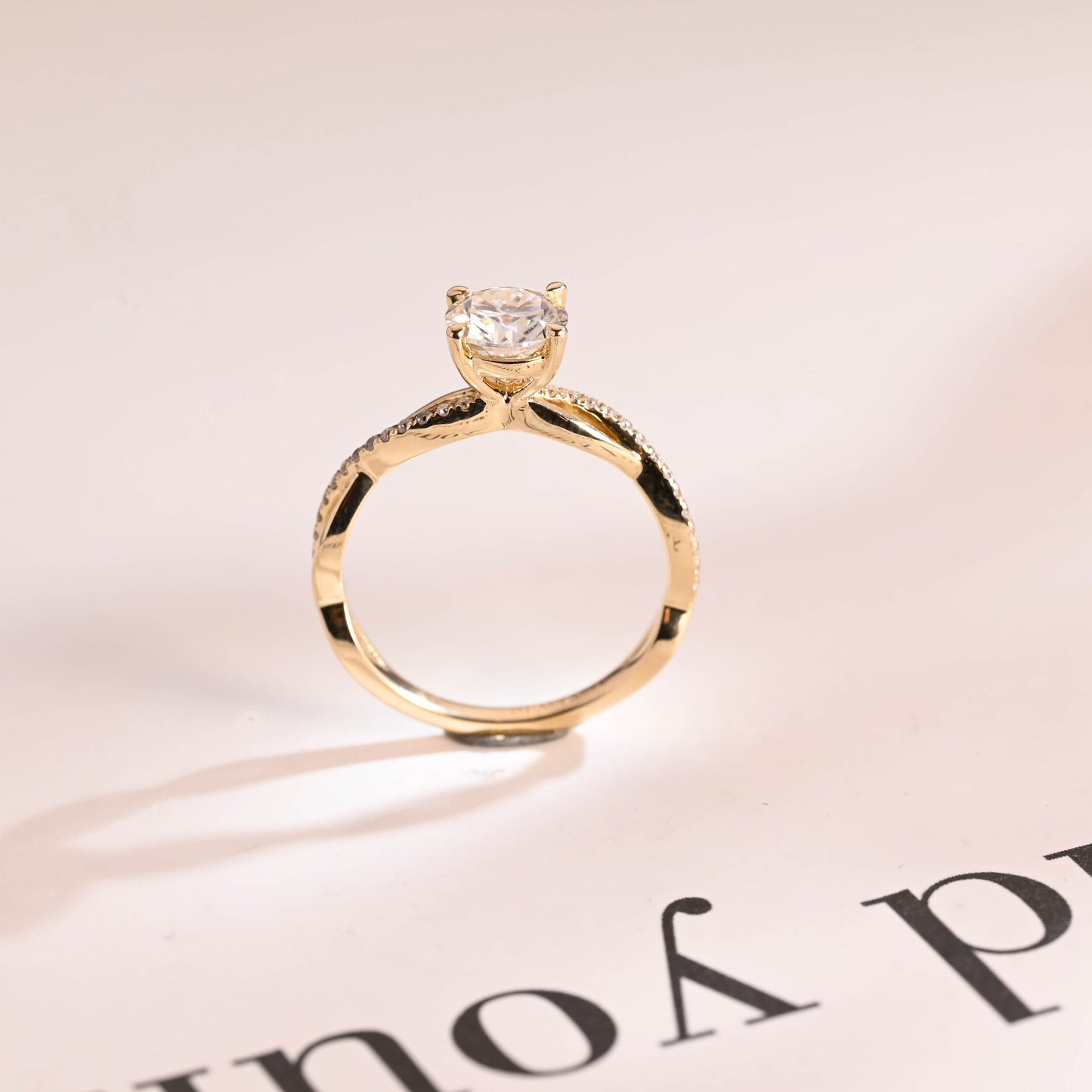 1.5 CT Round Cut Twisted Moissanite Engagement Ring