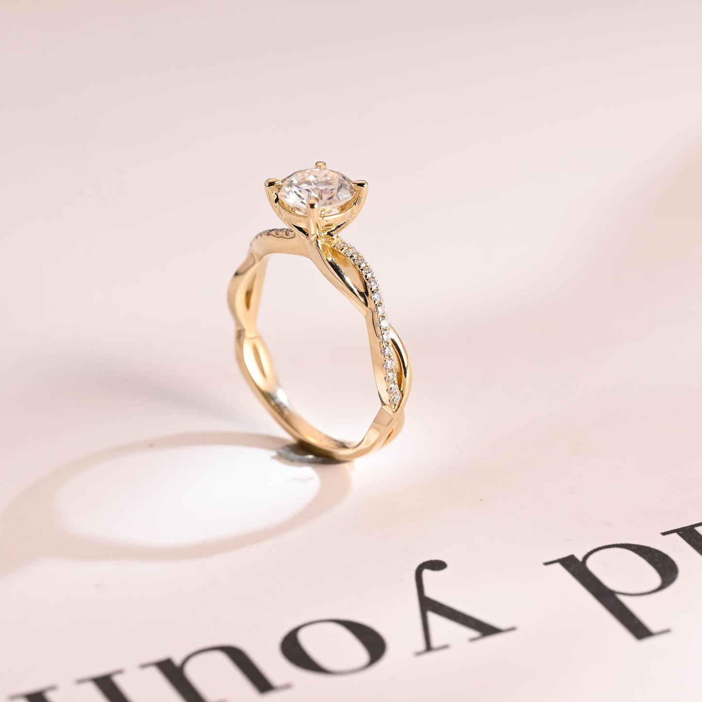 1.5 CT Round Cut Twisted Moissanite Engagement Ring