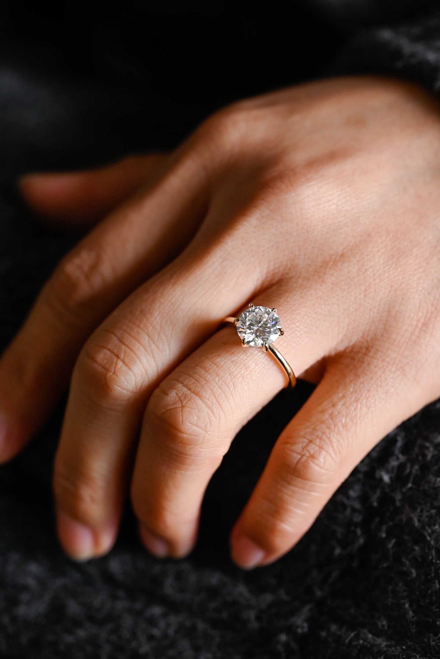 2.5 CT Round Cut Solitaire Moissanite Engagement Ring