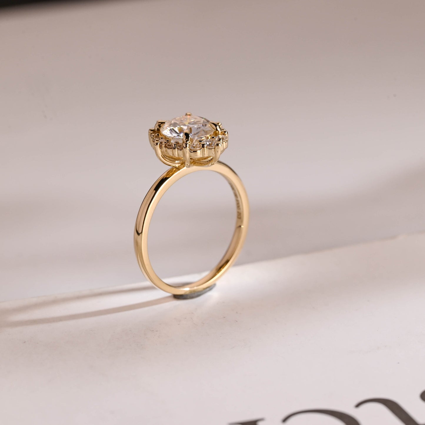 1.0 CT Round Cut Halo Moissanite Engagement Ring