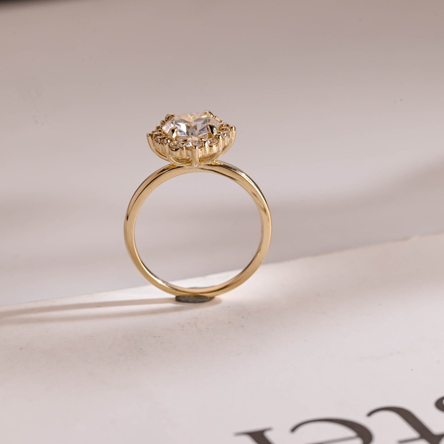 1.0 CT Round Cut Halo Moissanite Engagement Ring