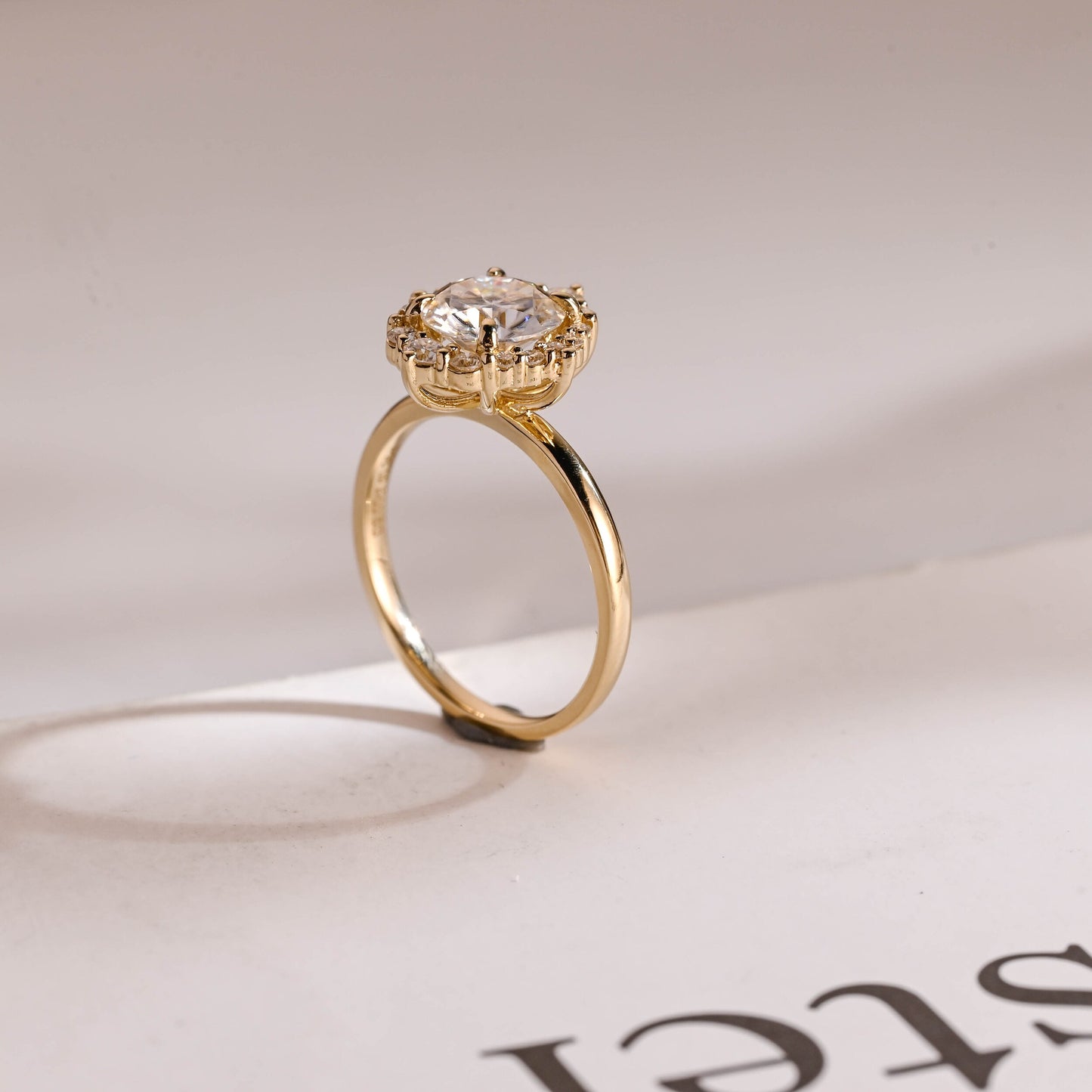 1.0 CT Round Cut Halo Moissanite Engagement Ring