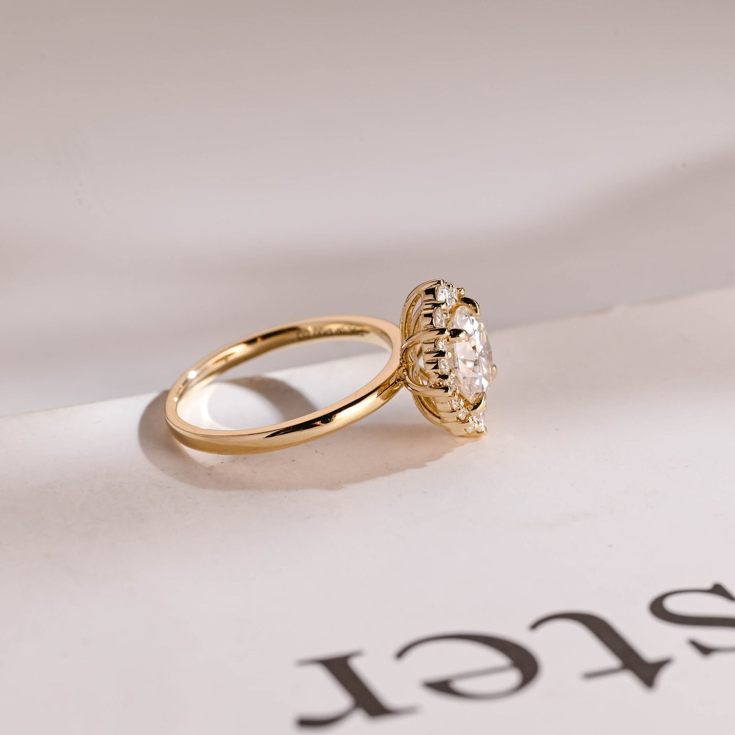 1.0 CT Round Cut Halo Moissanite Engagement Ring