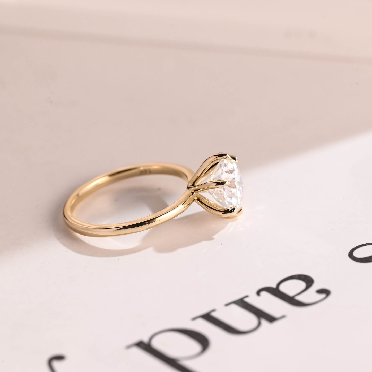 2.5 CT Round Cut Solitaire Moissanite Engagement Ring