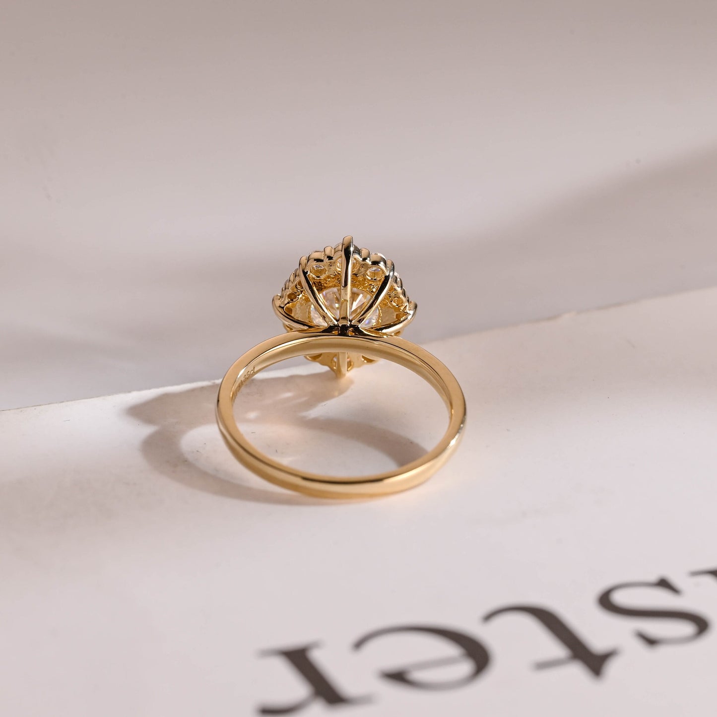 1.0 CT Round Cut Halo Moissanite Engagement Ring